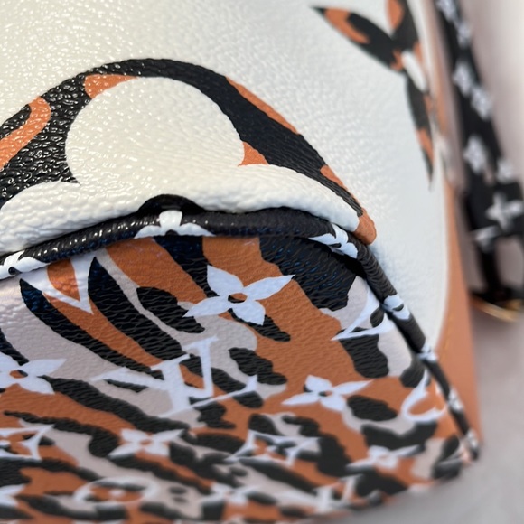 Louis Vuitton Neverfull MM Jungle Giant - Picture 7 of 16